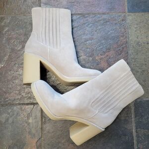 Dolce Vita Caster H2O Suede Lug Sole Boot‎ | Dune Size 8.5